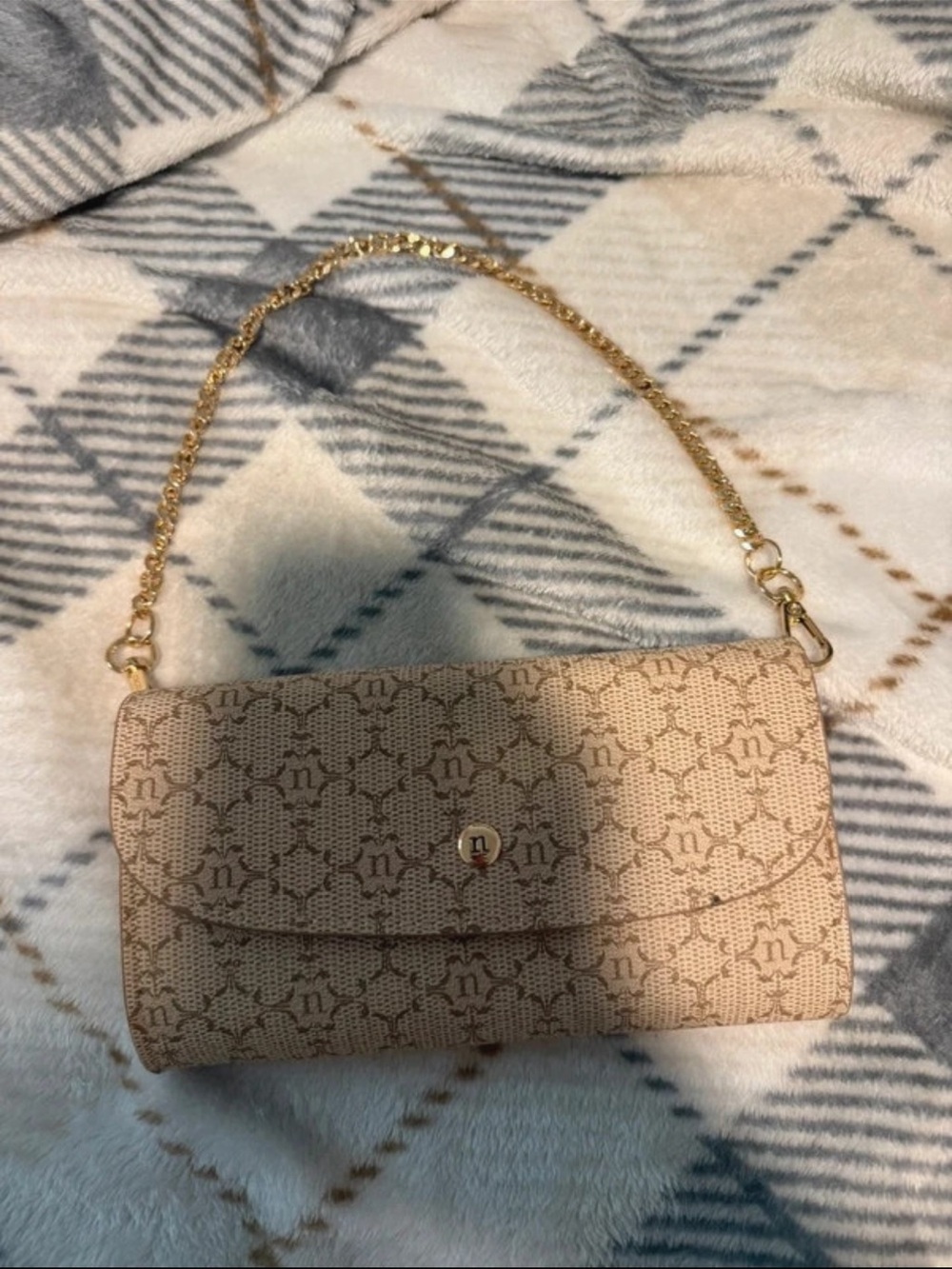 Neutral Shoulder Bag with Gold Chain